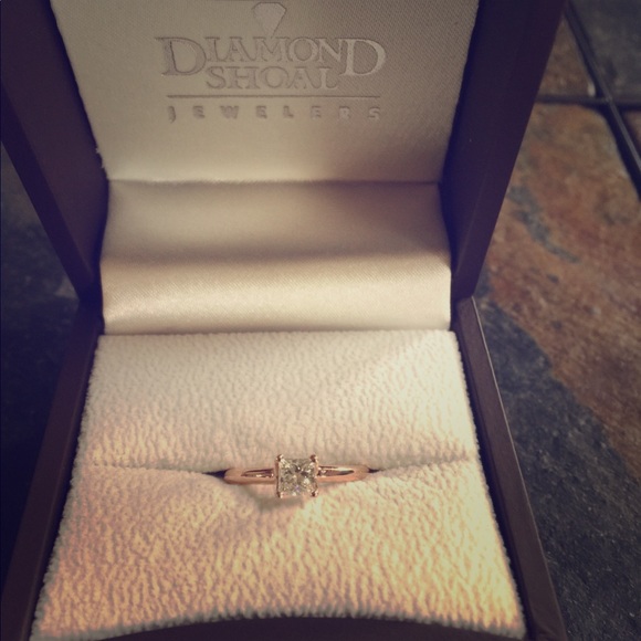 Princess cut Diamond Engagement Ring - Picture 1 of 3